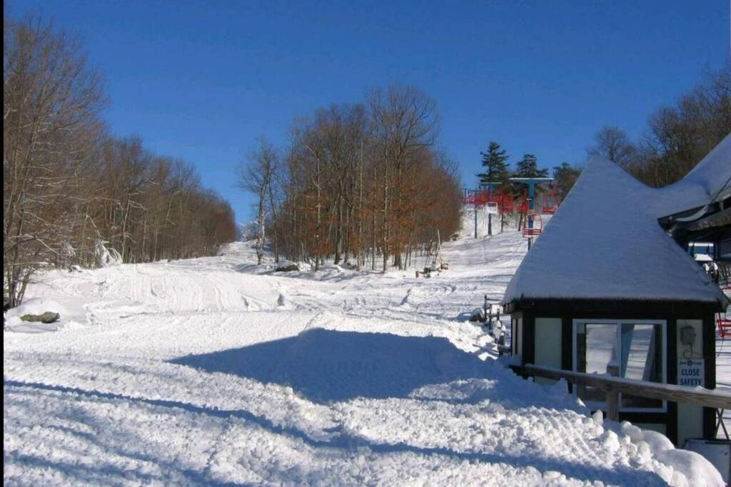 *Amenity-Filled Waterfront Oasis @Saw Creek Estates Near Waterfalls And Hiking* East Stroudsburg Kültér fotó