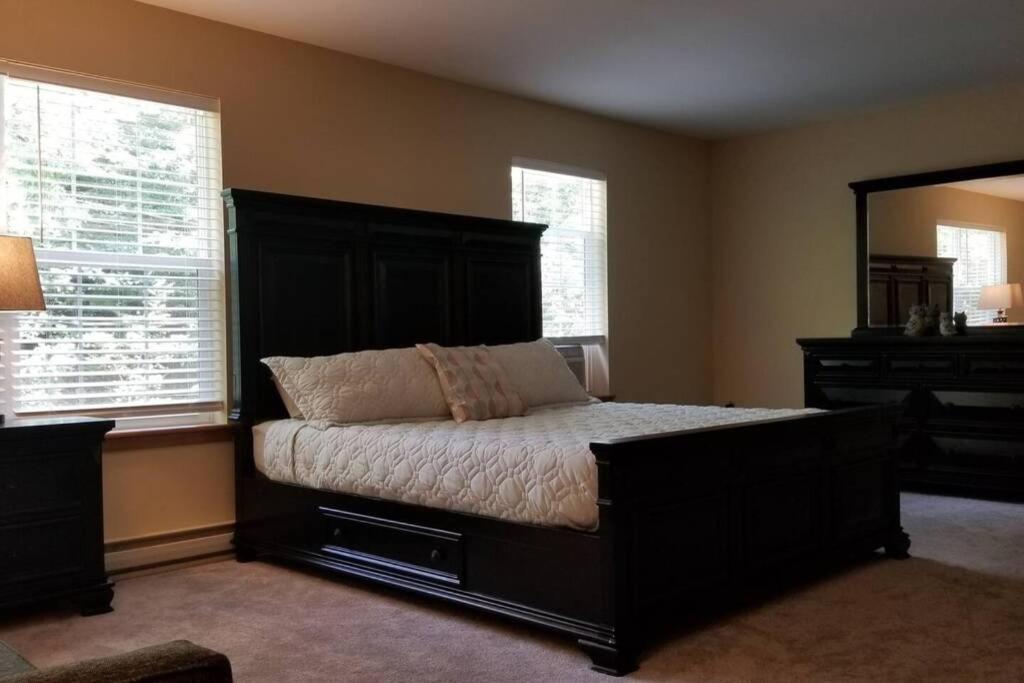 *Amenity-Filled Waterfront Oasis @Saw Creek Estates Near Waterfalls And Hiking* East Stroudsburg Kültér fotó