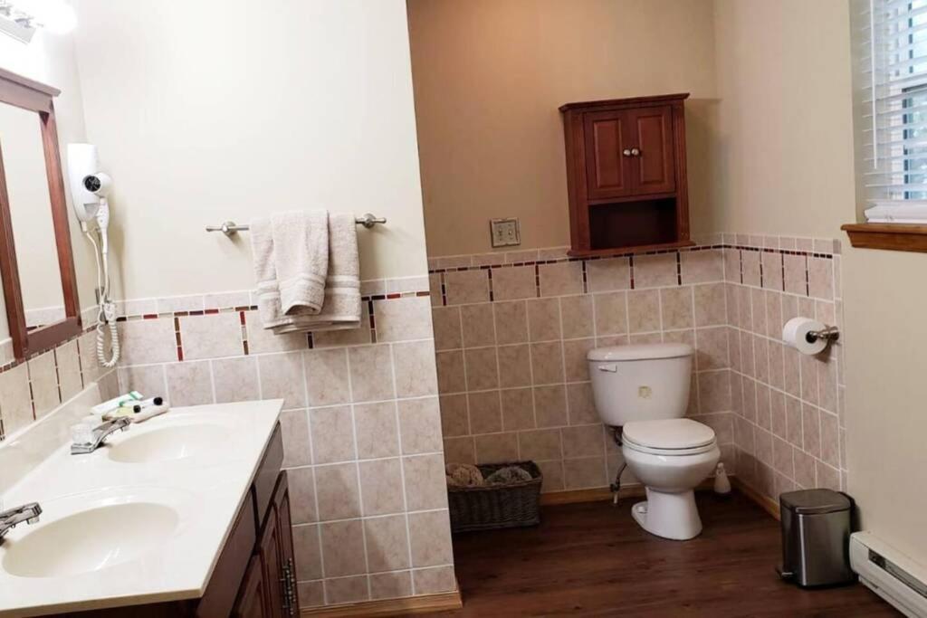 *Amenity-Filled Waterfront Oasis @Saw Creek Estates Near Waterfalls And Hiking* East Stroudsburg Kültér fotó