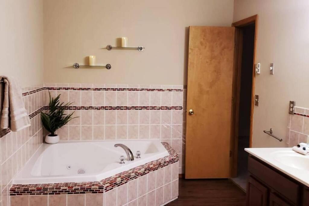 *Amenity-Filled Waterfront Oasis @Saw Creek Estates Near Waterfalls And Hiking* East Stroudsburg Kültér fotó