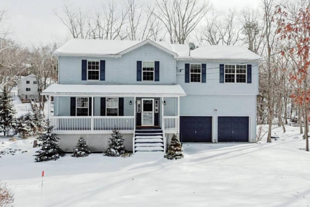 *Amenity-Filled Waterfront Oasis @Saw Creek Estates Near Waterfalls And Hiking* East Stroudsburg Kültér fotó