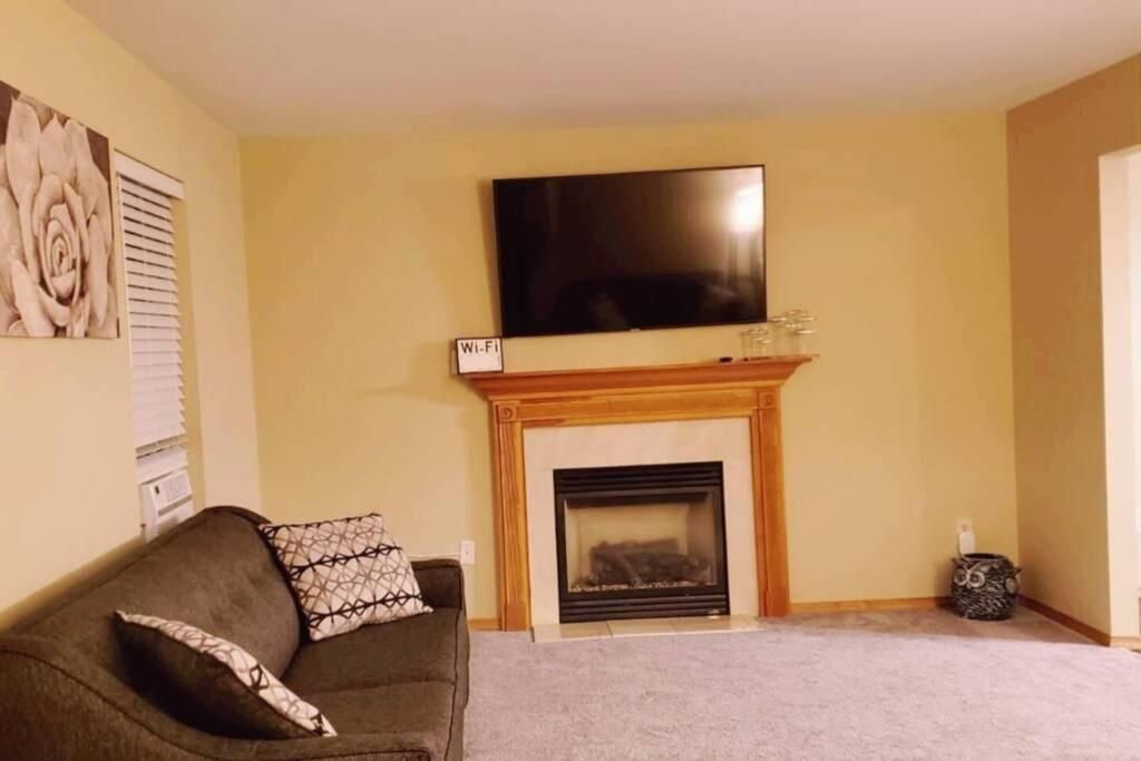 *Amenity-Filled Waterfront Oasis @Saw Creek Estates Near Waterfalls And Hiking* East Stroudsburg Kültér fotó